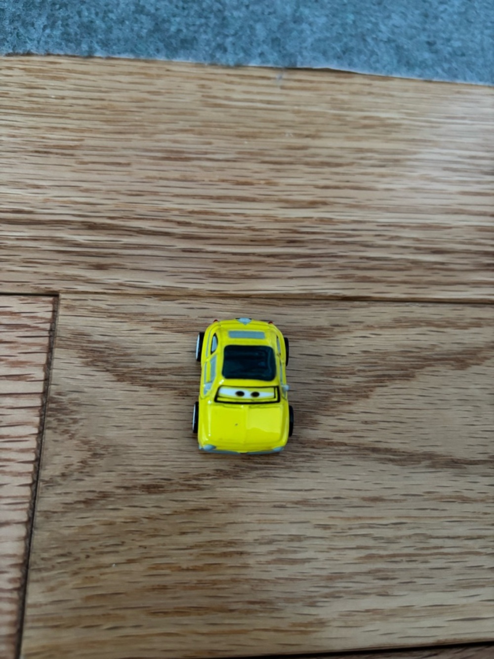 Disney Pixar Cars Mini Figure Luigi - Mattel